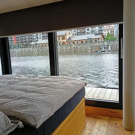 Botel Hauseboat