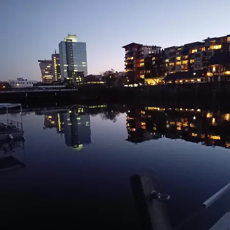 Hauseboat Botel *